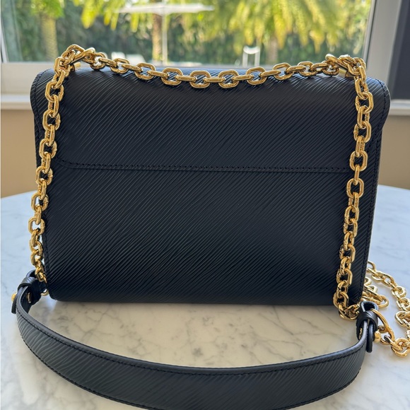 Louis Vuitton MM Black leather with gold twist chain bag like new! - Picture 8 of 11